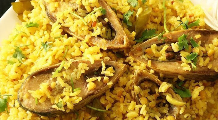 ভালোবাসা দিবসে পাতে থাকুক ইলিশ-খিচুড়ি ভালোবাসা দিবসে পাতে থাকুক ইলিশ-খিচুড়ি