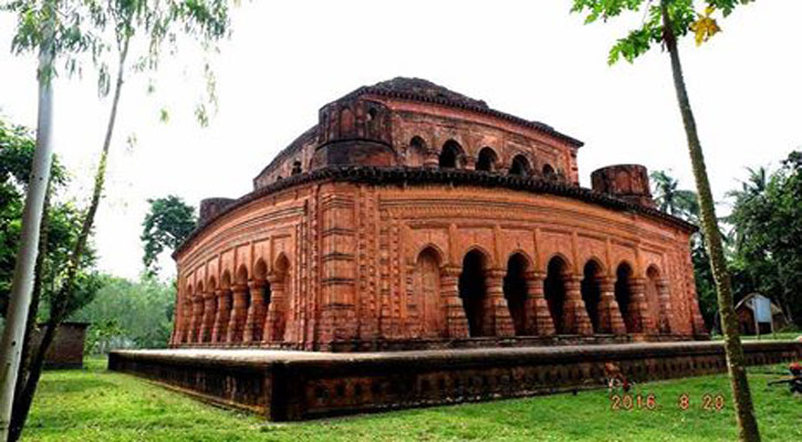 ঘুরে আসুন সিরাজগঞ্জের হাটিকুমরুল নবরত্ন মন্দির থেকে ঘুরে আসুন সিরাজগঞ্জের হাটিকুমরুল নবরত্ন মন্দির থেকে