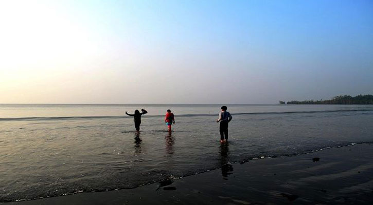 দেখে আসতে পারেন কটকা সমুদ্র সৈকত!