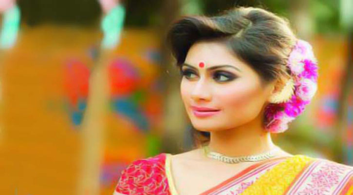 আপনার চুল নানা ঢংঙ্গের খোঁপায় সাজুক আপনার চুল নানা ঢংঙ্গের খোঁপায় সাজুক