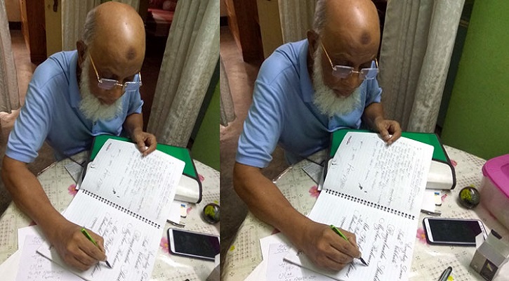 ৪৪ বছর ধরে তিনি ঢাবি শিক্ষার্থীদের সনদ লেখেন ৪৪ বছর ধরে তিনি ঢাবি শিক্ষার্থীদের সনদ লেখেন