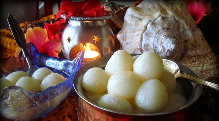 পূজায় রসগোল্লা তৈরি করবেন যেভাবে! পূজায় রসগোল্লা তৈরি করবেন যেভাবে!