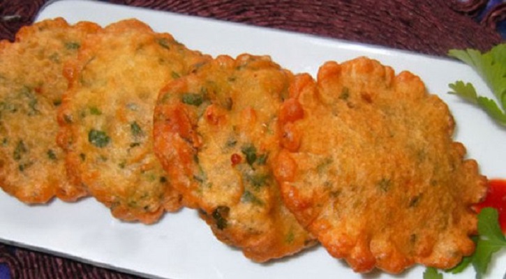 ডিম চালে ঝাল পিঠা ডিম চালে ঝাল পিঠা