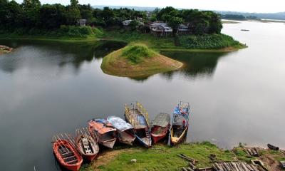 রাঙামাটি জেলার একটি কৃত্রিম হ্রদ কাপ্তাই হ্রদ