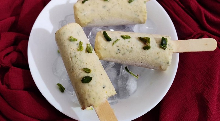 ঠান্ডা ঠান্ডা ড্রাই ফ্রুটস কুলফি ঠান্ডা ঠান্ডা ড্রাই ফ্রুটস কুলফি