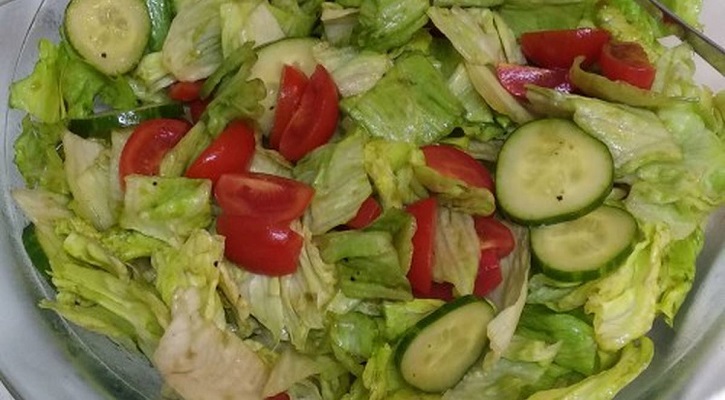 Lettuce Salad with Tomato and Cucumber