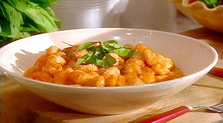 Gnocchi with Roasted Red Pepper Sauce