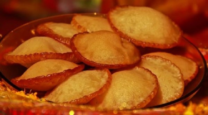 লাল পুয়া পিঠা লাল পুয়া পিঠা