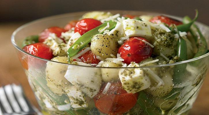 Vegetarian Pesto Gnocchi With Green Beans and Tomatoes Recipe