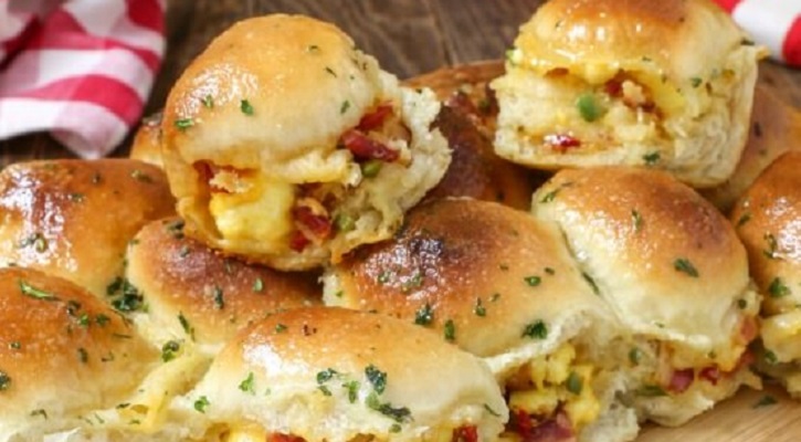 Cheesy Bacon & Egg Breakfast Bombs