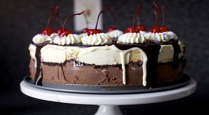 Hot Fudge Sundae Cake