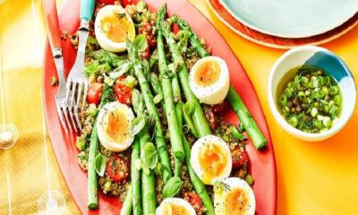 Quinoa with roast asparagus, eggs & capers