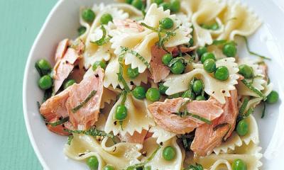 Pasta with salmon & peas