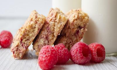 Dessert Recipes - Fig and raspberry oat slice