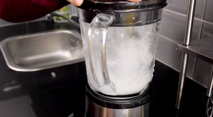 ব্লেন্ডার থেকে মসলার গন্ধ দূর করার টেকনিক