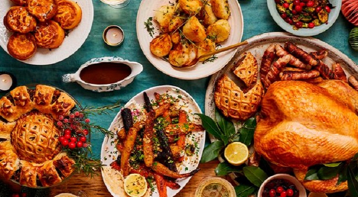 Two-tray Christmas dinner